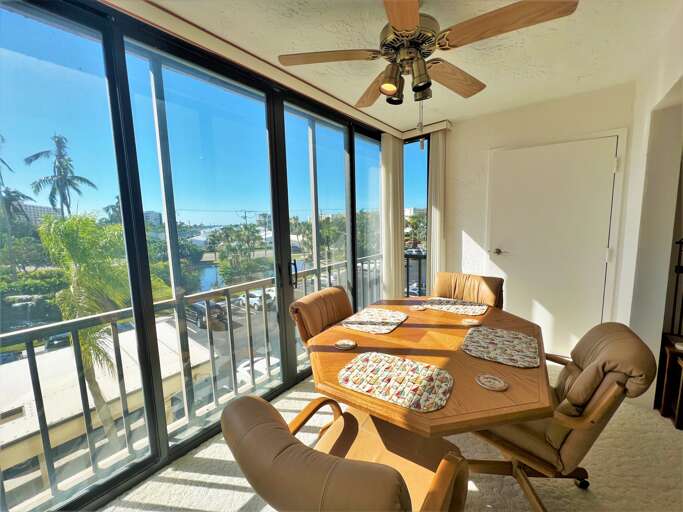 Dining with Tropical Views