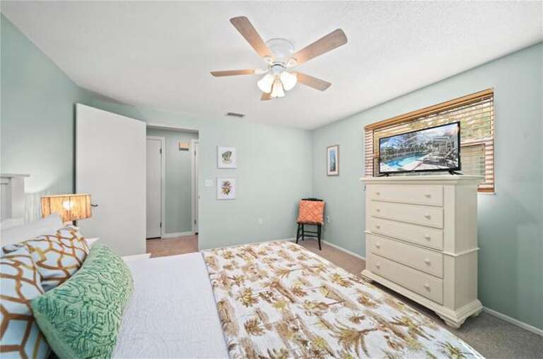 Third Bedroom, Queen bed