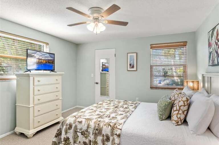 Third Bedroom, Queen bed