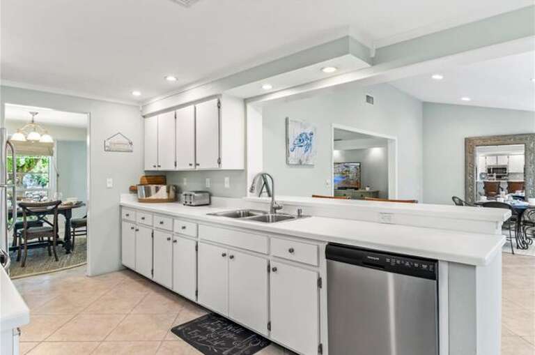 Fully equipped modern kitchen