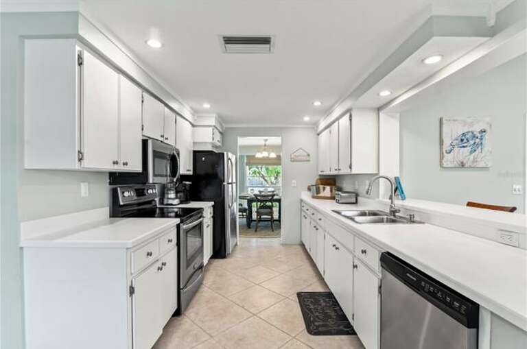 Spacious kitchen with appliances