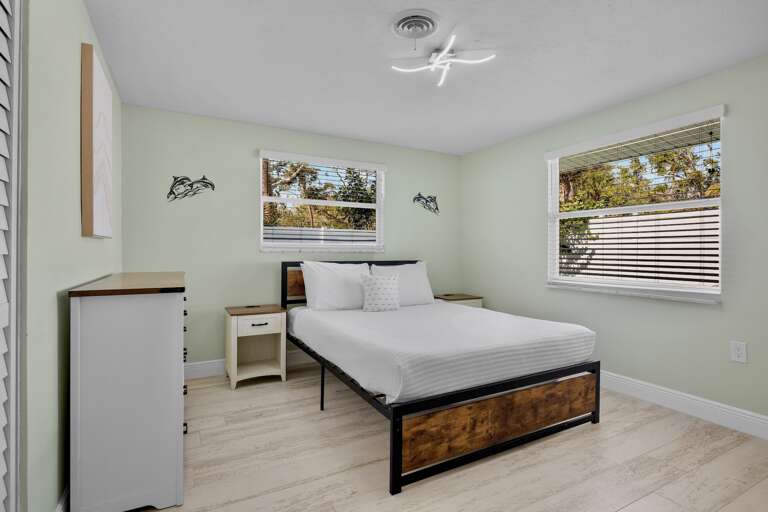 Second Bedroom, Queen bed