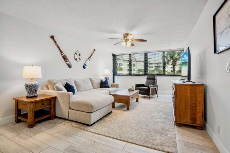 Living Area, Queen sleeper sofa