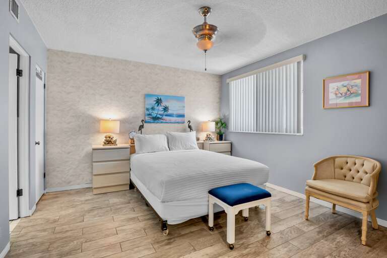Second Bedroom, Queen bed
