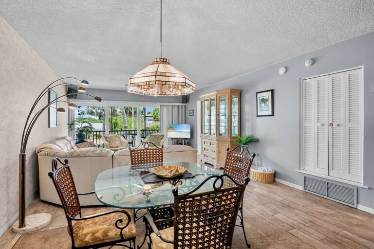 Dining Space for Group Gatherings