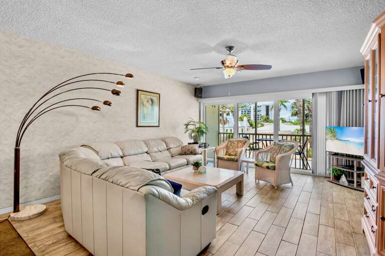 Living Area with Screened Lanai Access