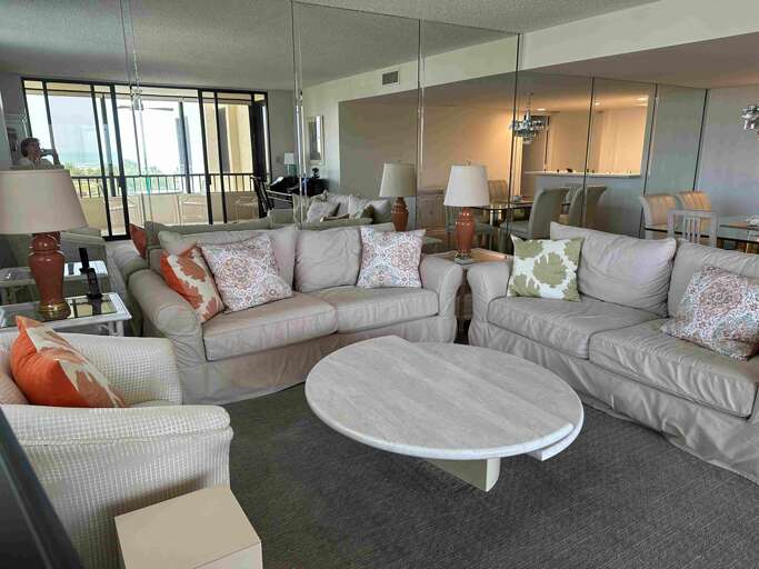 B507 living room