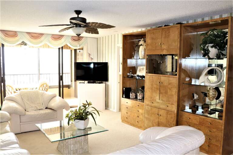 10-LivingRoom2