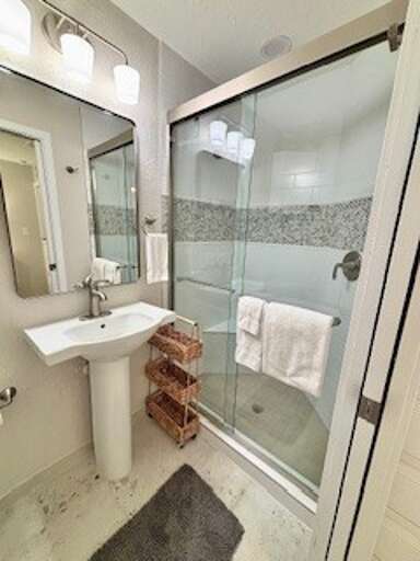 Guest Bedroom, Ensuite Bathroom