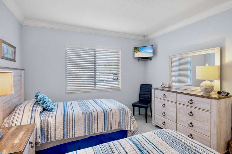 Guest Bedroom, Two twin beds