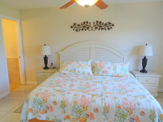 Master Bedroom - Queen