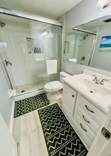 Bathroom with Walk-in shower