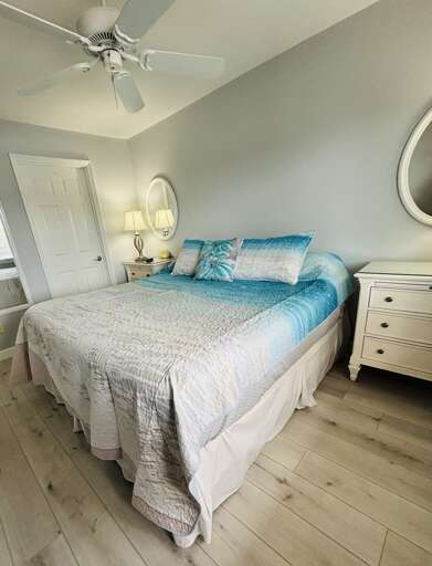 Master Bedroom - Queen