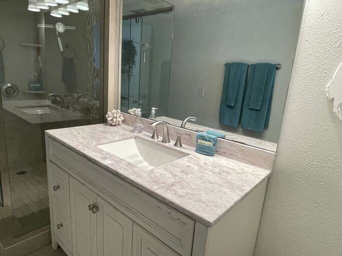 Hallway Full Bathroom