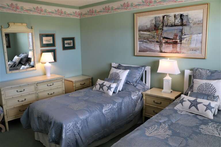 Second Bedroom, Two Twin beds