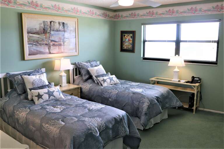 Second Bedroom, Two Twin beds