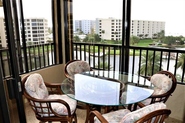 Screened-in Lanai, Dining