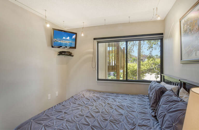 Guest Bedroom - Twins convert to King