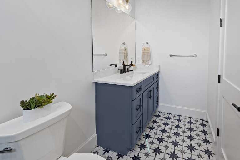 Eighth Bedroom, Ensuite