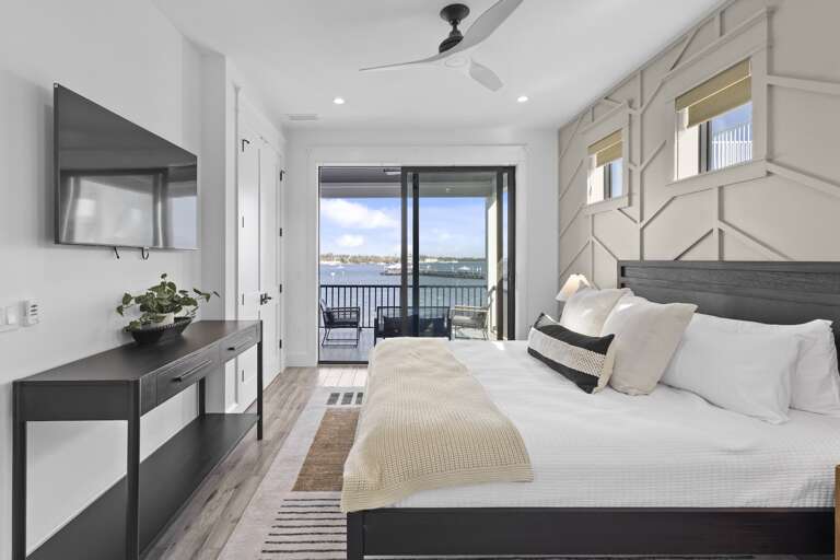 Eighth Bedroom, King
