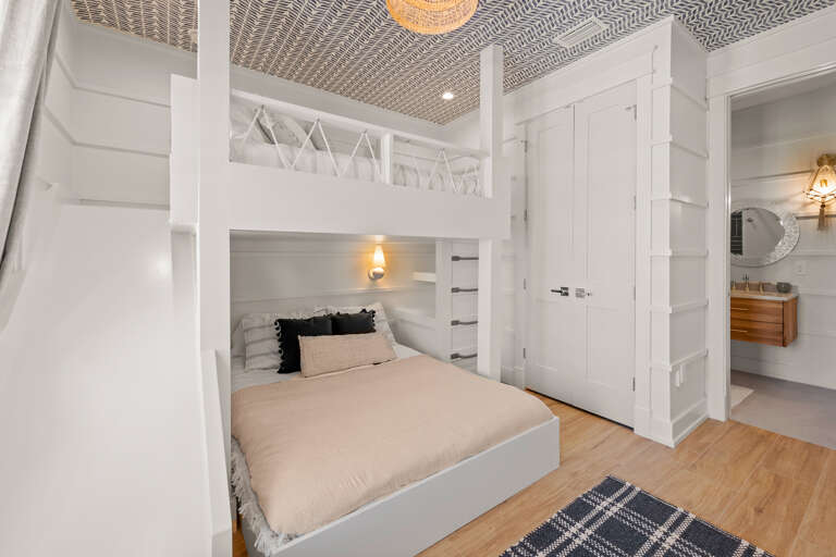 Fourth Bedroom - Full / Queen Bunk