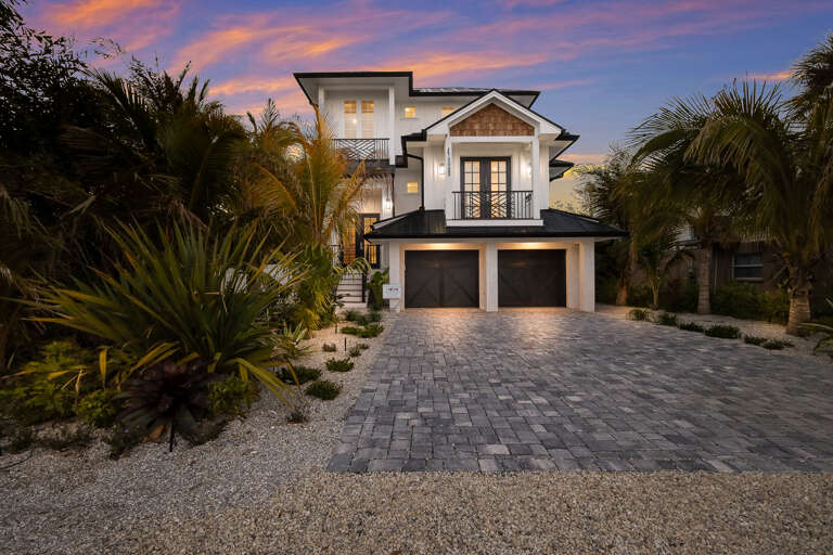 Exterior of Boundless Waves