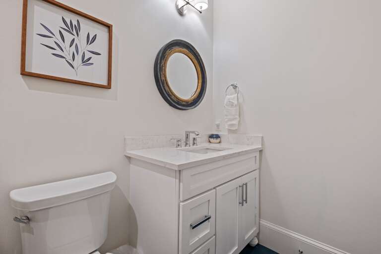 Hall Bathroom - Full