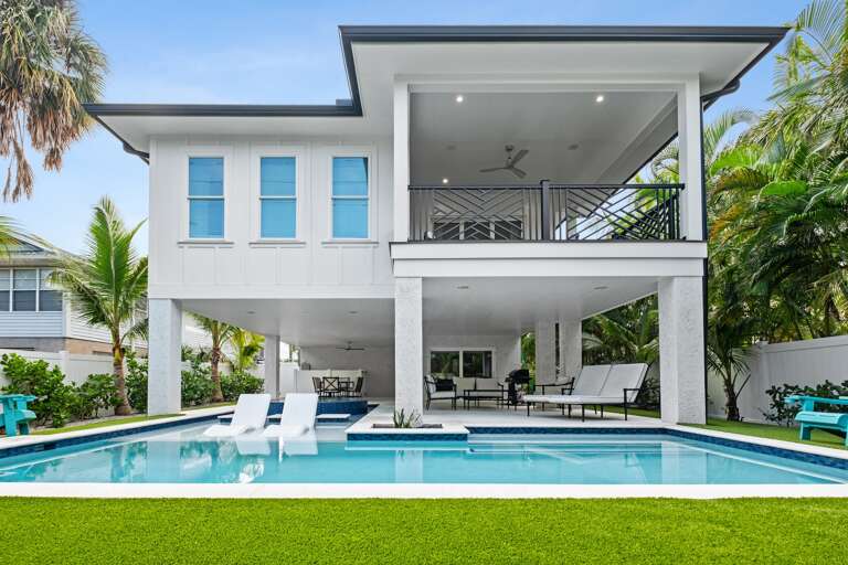 Private Pool and Lounge