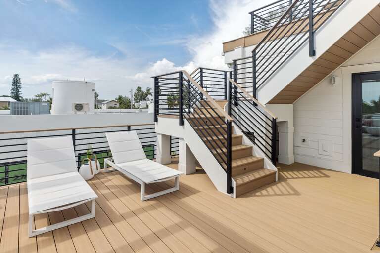 Balcony, Loungers