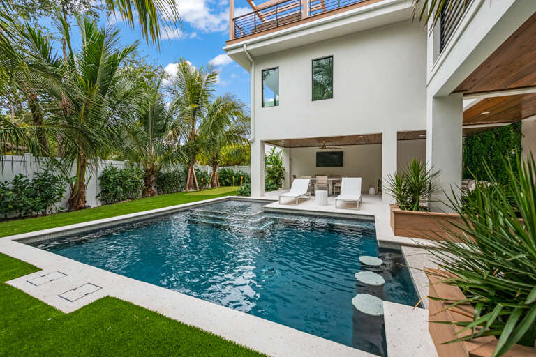 Private Pool and Spa - Swim Up Bar