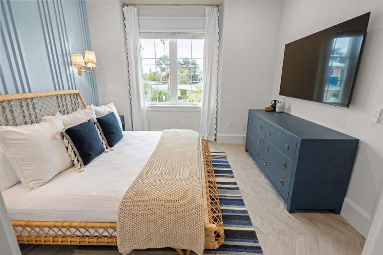 Second Bedroom, King