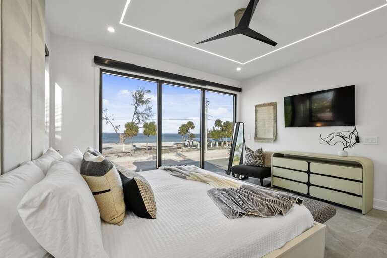 Secondary Bedroom, King