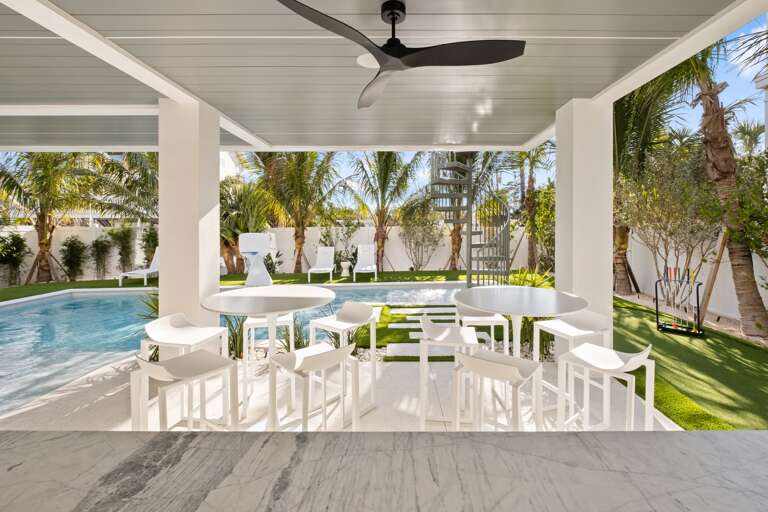 Poolside Lounge