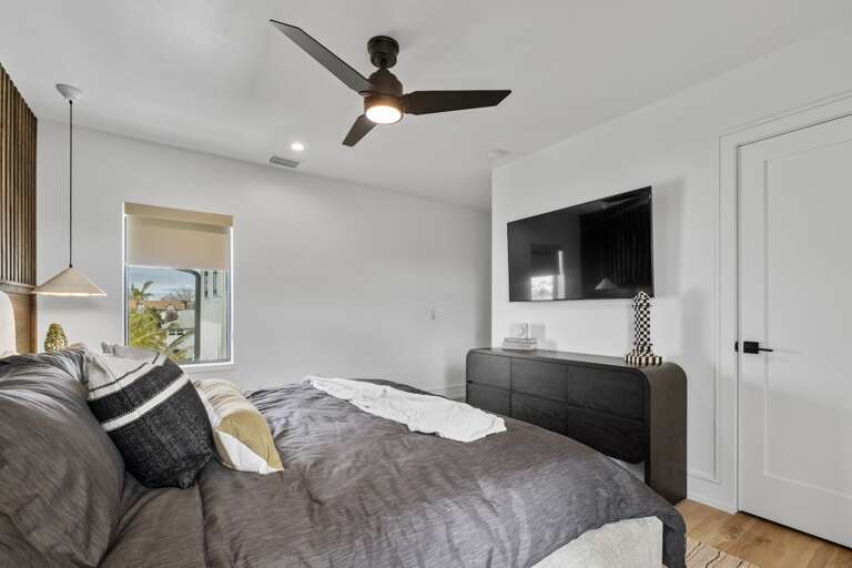 Second Bedroom, King