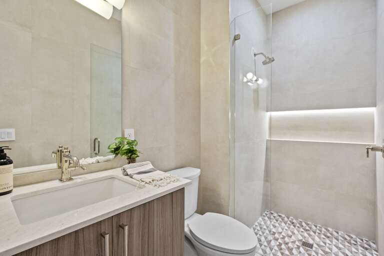 Sixth Bedroom, Ensuite