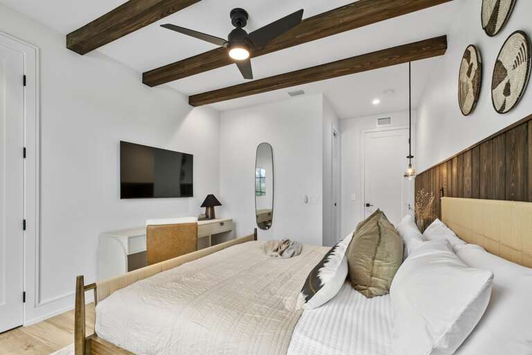 Sixth Bedroom, King