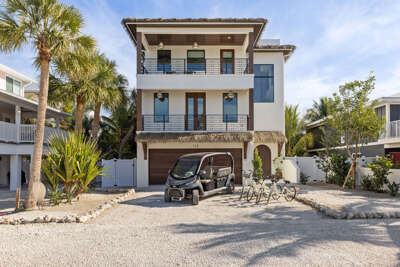6 Seat Club Car Cru Golf Cart and Luxury Beach Bikes