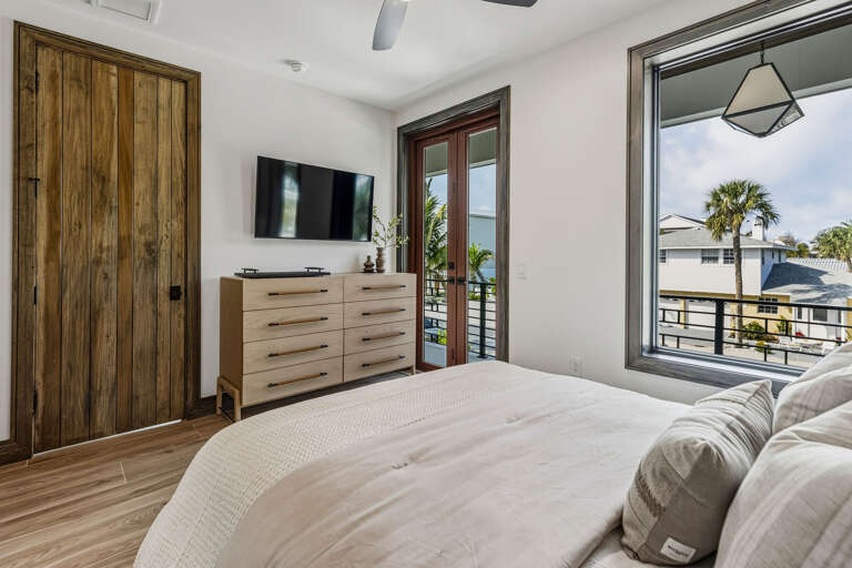 Primary Bedroom (3rd Floor), King bed