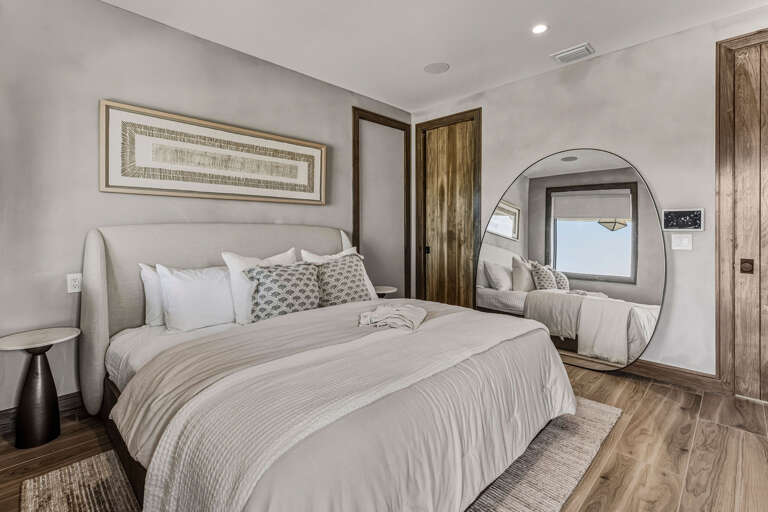 Third Bedroom, Queen bed