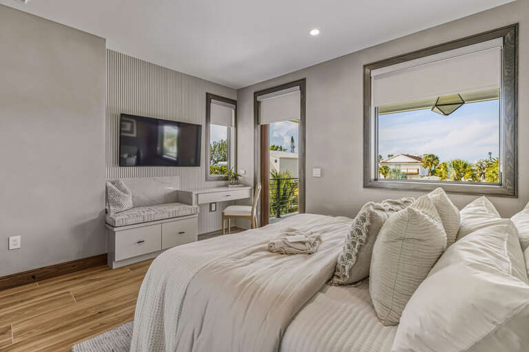 Third Bedroom, Queen bed