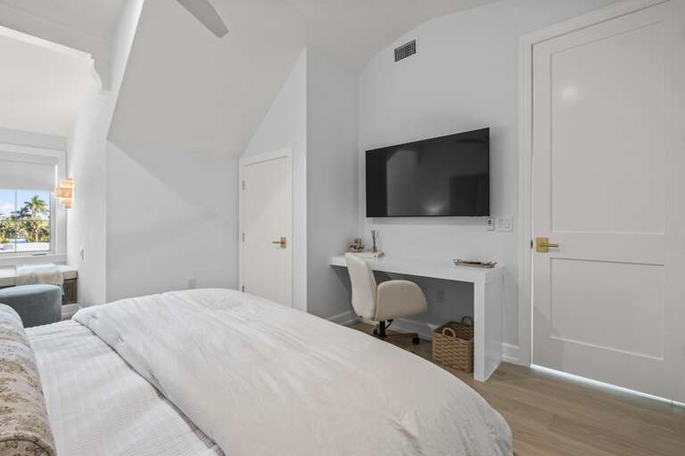 Second Bedroom, King bed