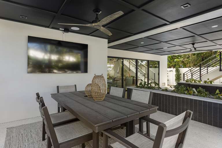 Covered Patio with Outdoor Dining
