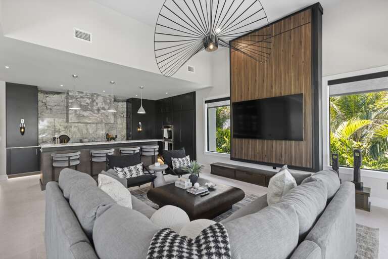 Spacious Living Room with Comfortable Seating