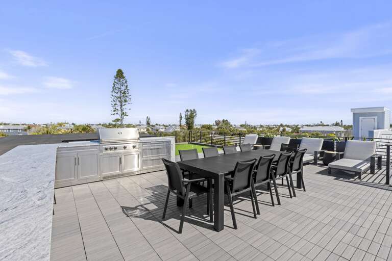Rooftop Kitchen and Dining