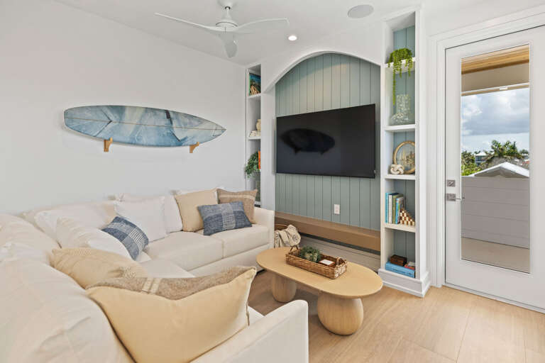 Additional Lounge Area with TV