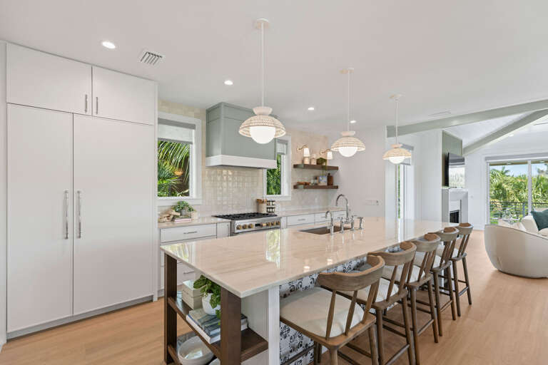 Fully Equipped Kitchen with Island