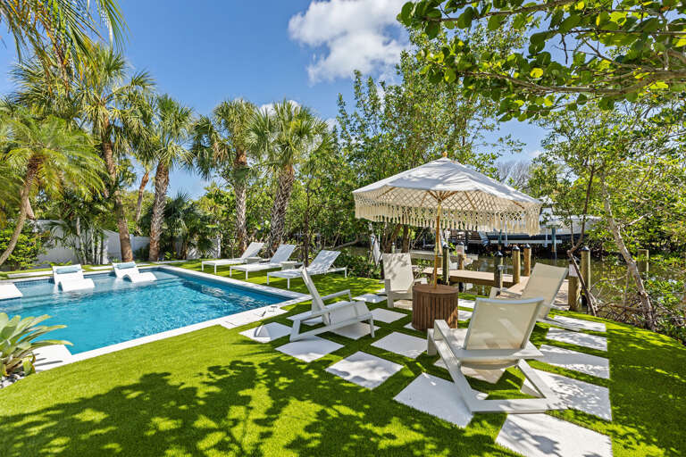 Outdoor Dining Next to the Pool