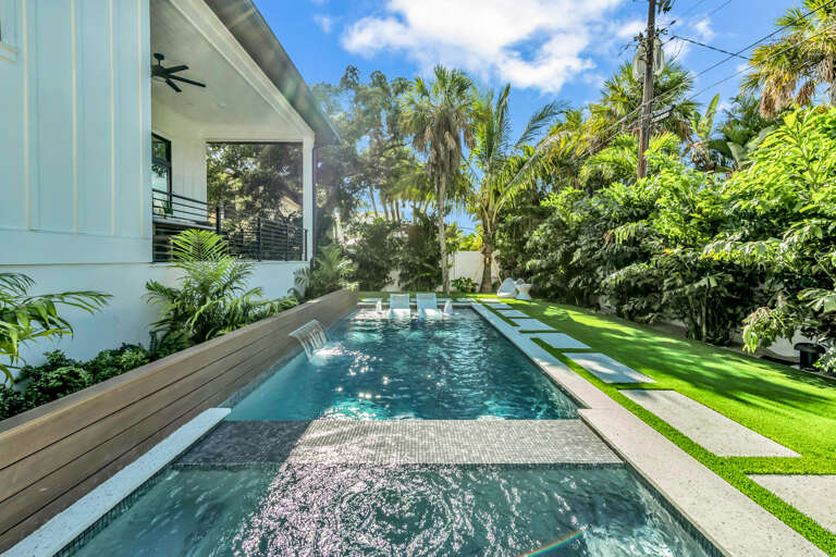 Swim Up Bar