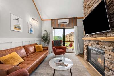 SnowPine Condo, Sleeps 8, A/C, Fireplace
