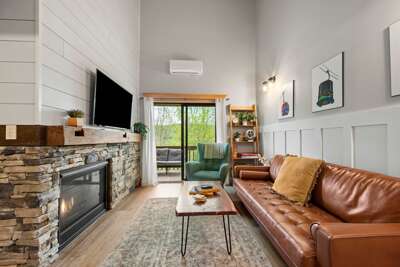 SnowPine Condo, Sleeps 6, Patio, A/C